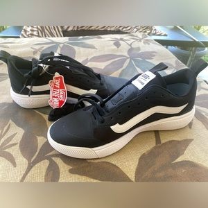 Vans NWT UltraRange Exo Size 8.5 Womens